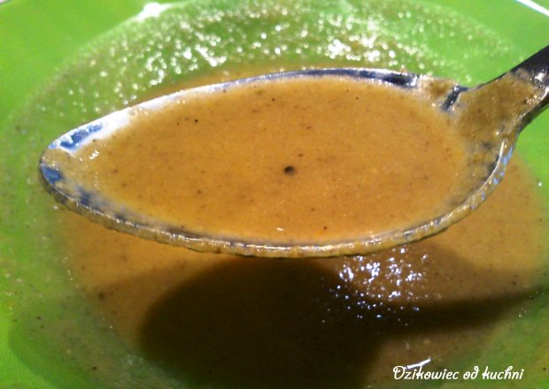 Fotografia przedstawiająca Aksamitna zupa-krem z pieczarek