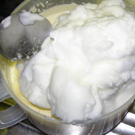 Krok 3 - aksamitny malinowy sernik z jogurtów greckich... foto