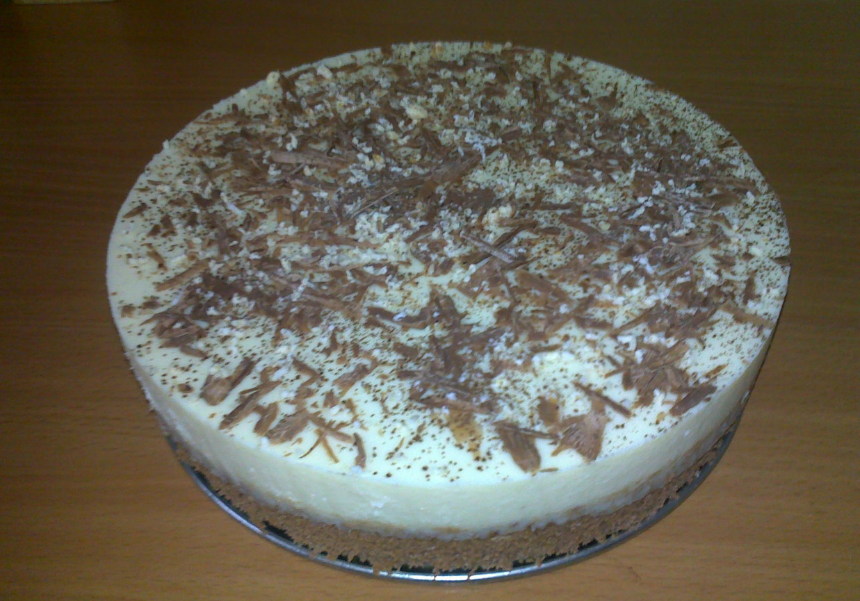 Aksamitny tort z białą czekoladą foto
