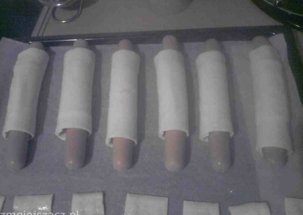 Fotografia przedstawiająca ala francuskie hot-dogi