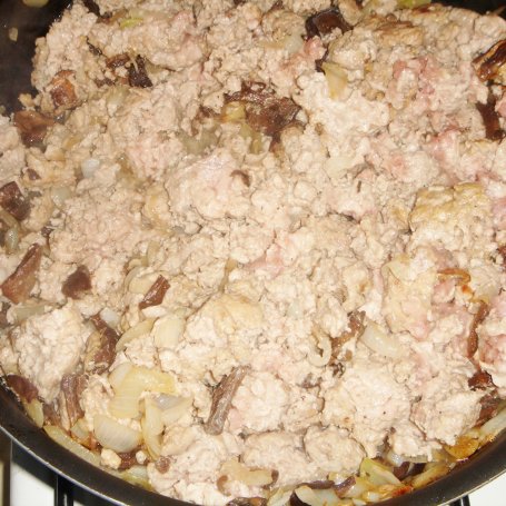 Krok 2 - A'la gulasz z mięsa mielonego i suszonych grzybów foto