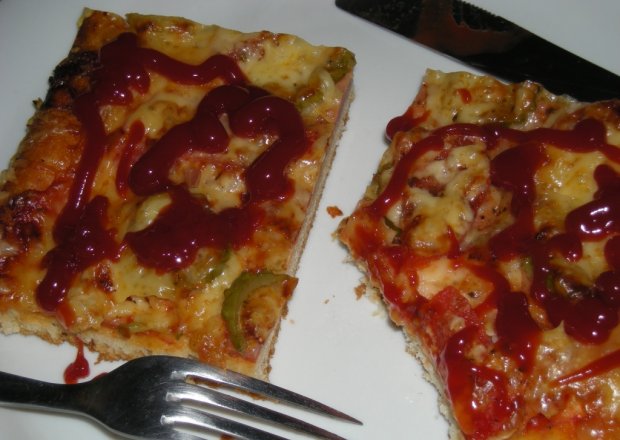 Fotografia przedstawiająca ala pizza