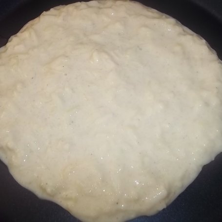 Krok 9 - A'la placek po węgiersku z cukinią foto