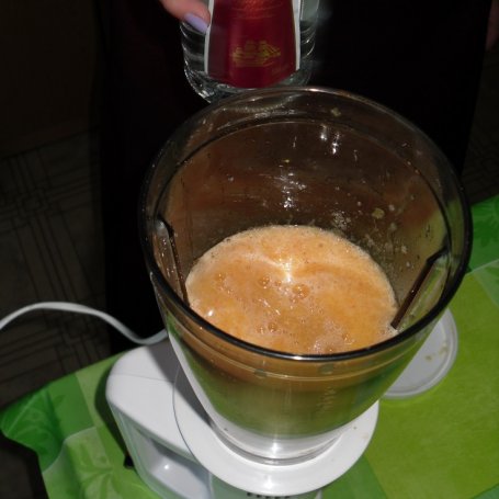Krok 2 - Alkoholowy napój z brzoskwiniami foto