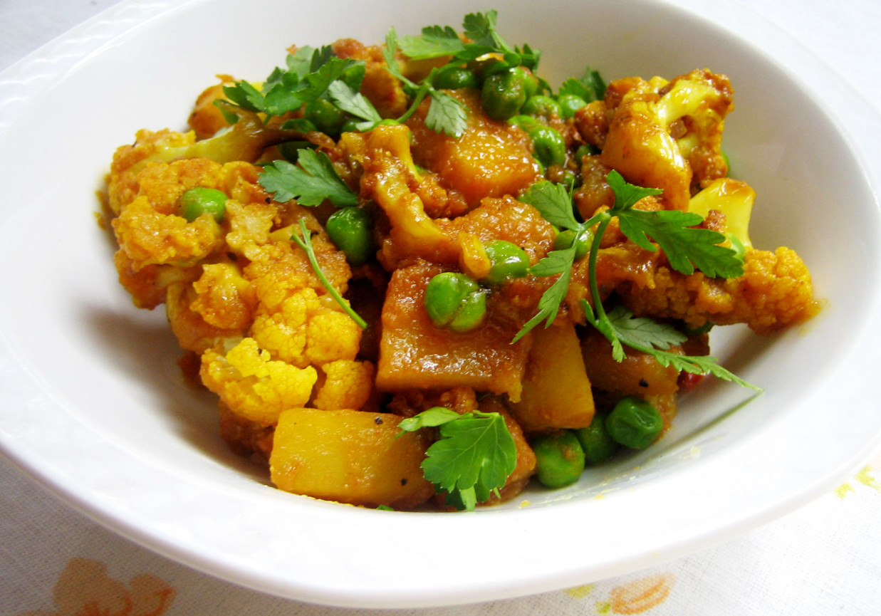 aloo gobi- czyli kalafior i ziemniak po indyjsku foto
