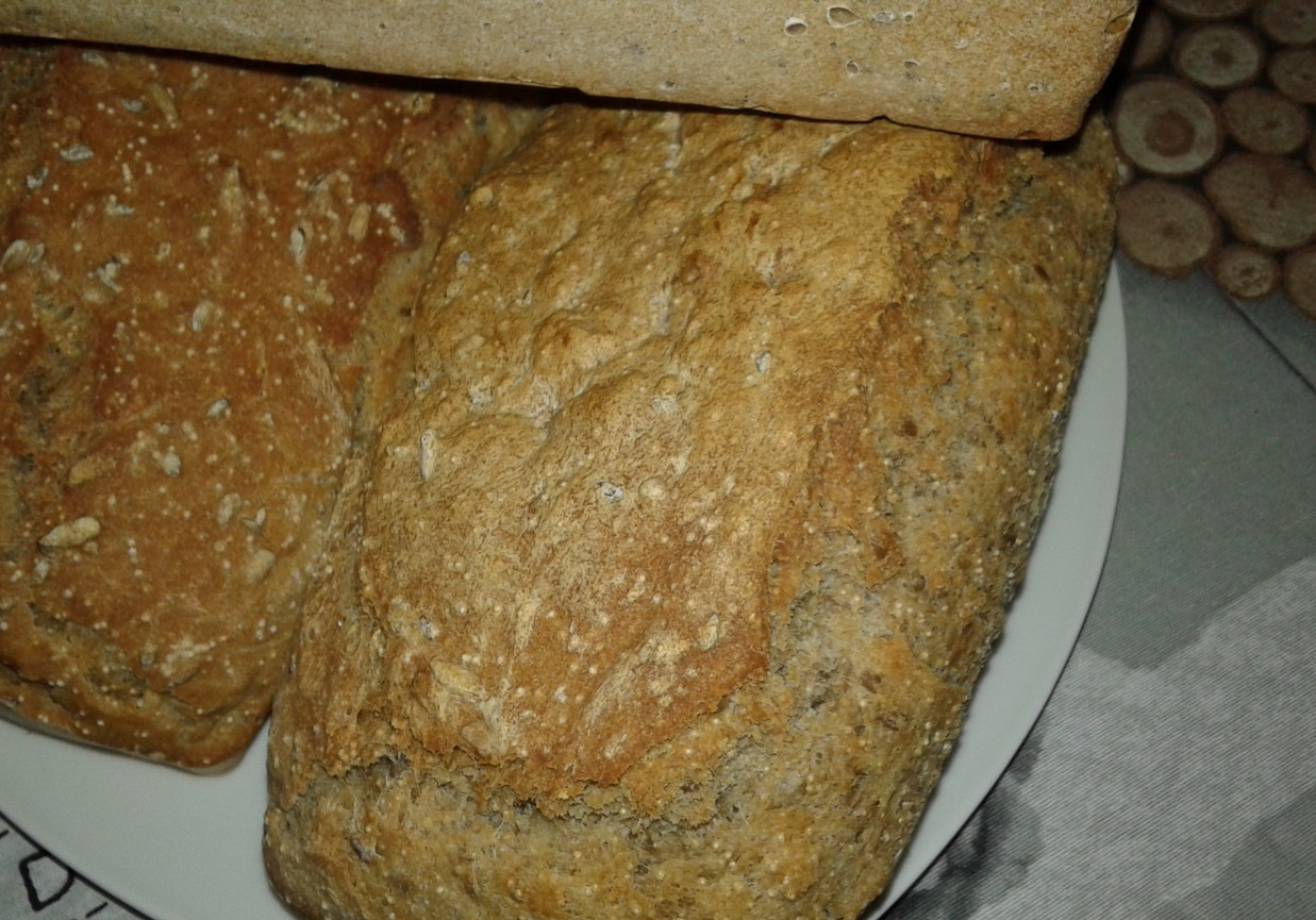 Amarantusowo - lniano - słonecznikowy chlebek foto