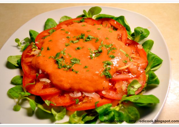 Fotografia przedstawiająca Amerykańska sałatka z pomidorów
