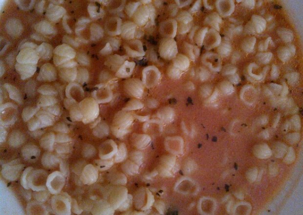 Fotografia przedstawiająca Amore pomidore - włoska zupa pomidorowa