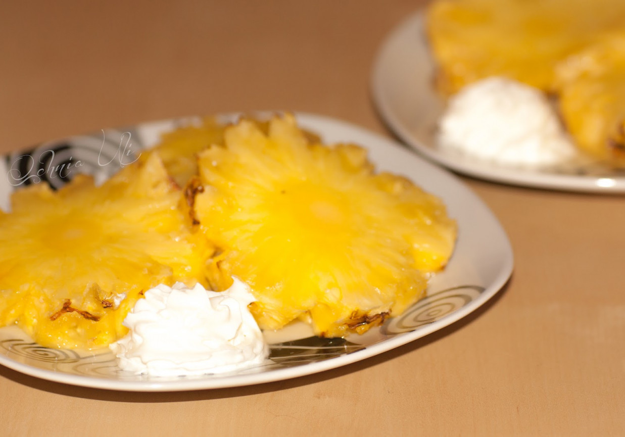 Ananas pieczony w syropie waniliowo - rumowym foto