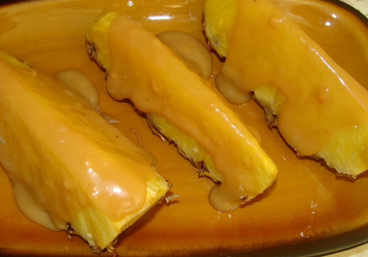 Ananas w sosie krówkowym foto