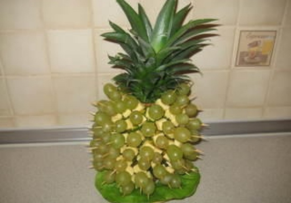 Ananas z przekaska. foto