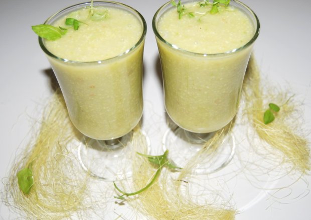 Fotografia przedstawiająca Ananasowe smoothie z awokado