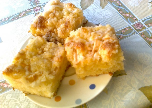 Fotografia przedstawiająca Ananasowo- jabłkowe ciasto na kefirze