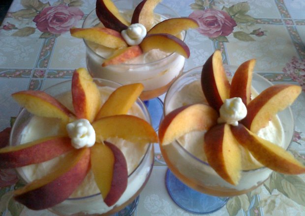 Fotografia przedstawiająca Ananasowo-brzoskwiniowy deser