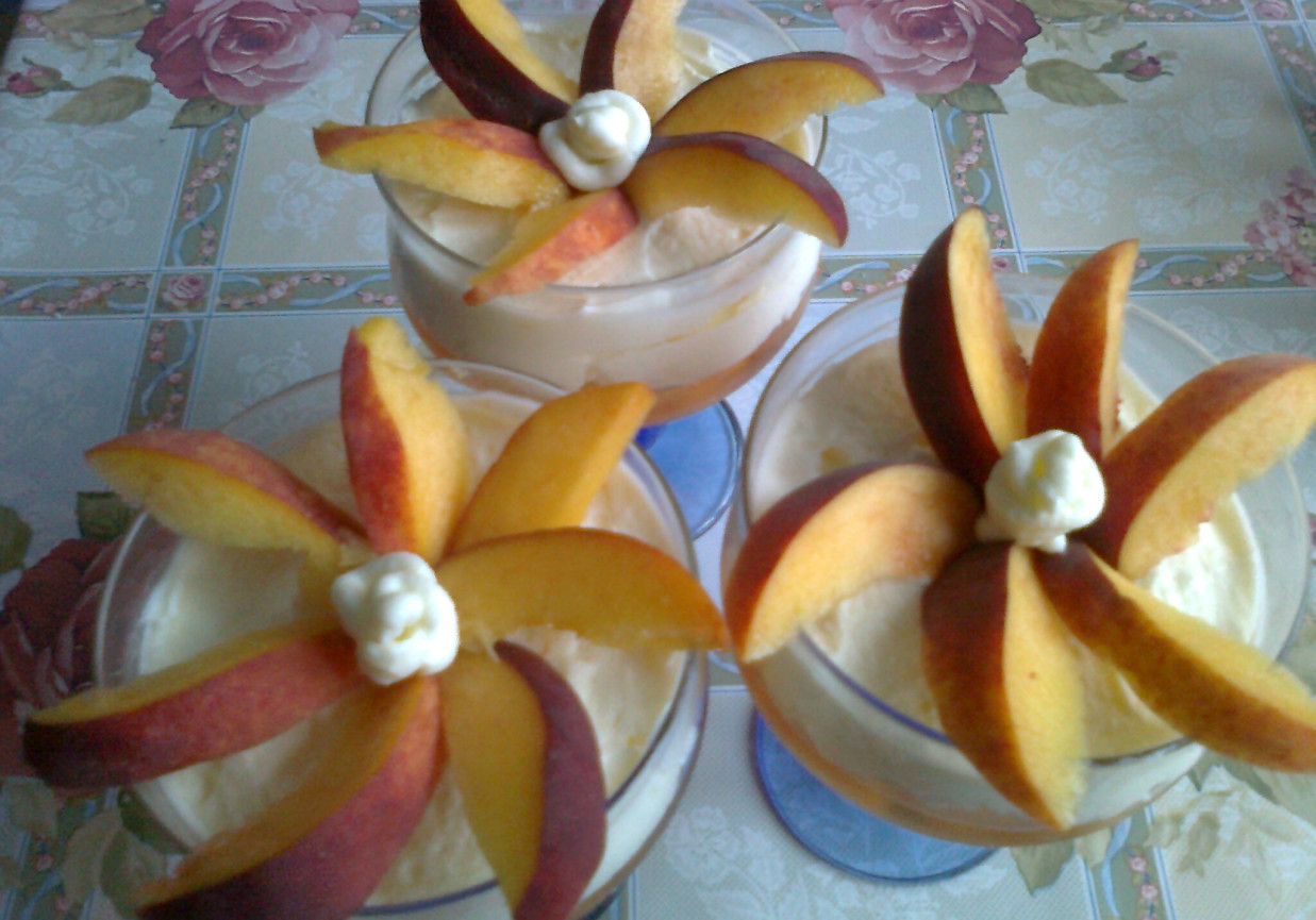 Ananasowo-brzoskwiniowy deser foto