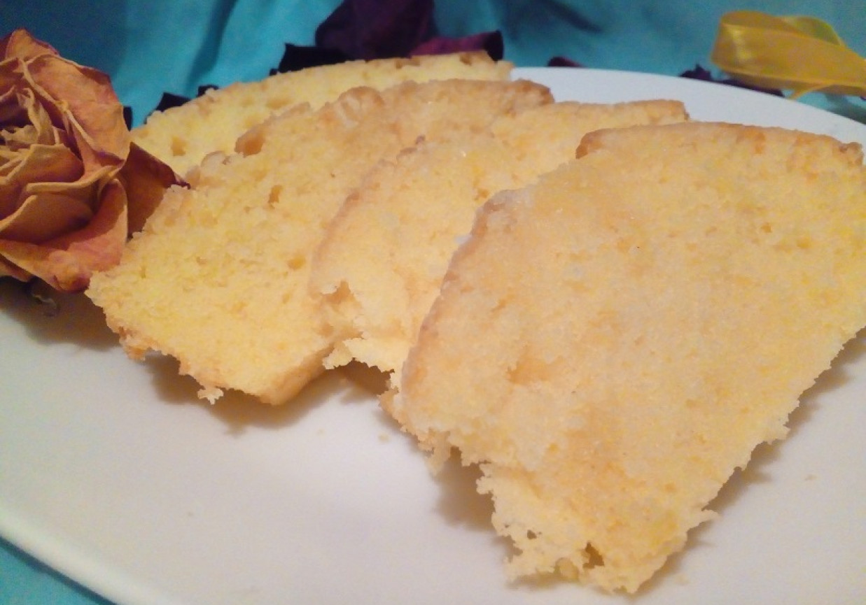 Angielskie ciasto mocno cytrynowe foto