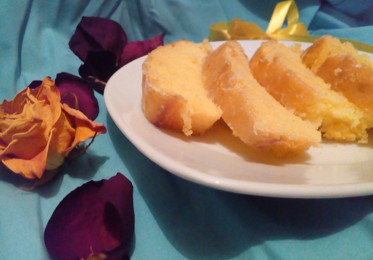 Angielskie ciasto mocno cytrynowe foto