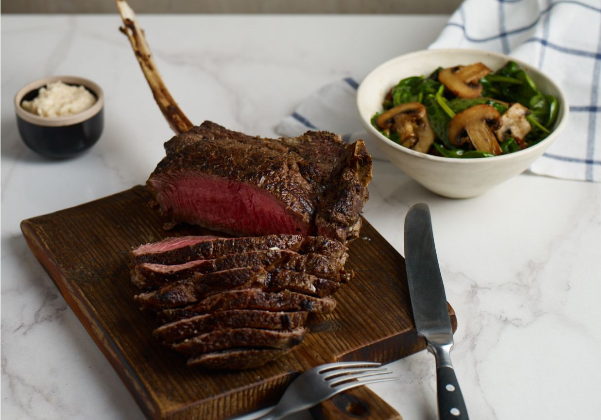 Antrykot pieczony ze szpinakiem, pieczarkami i tartym chrzanem foto
