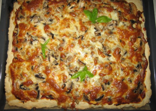 Fotografia przedstawiająca Anusiowa pizza z kurczakiem