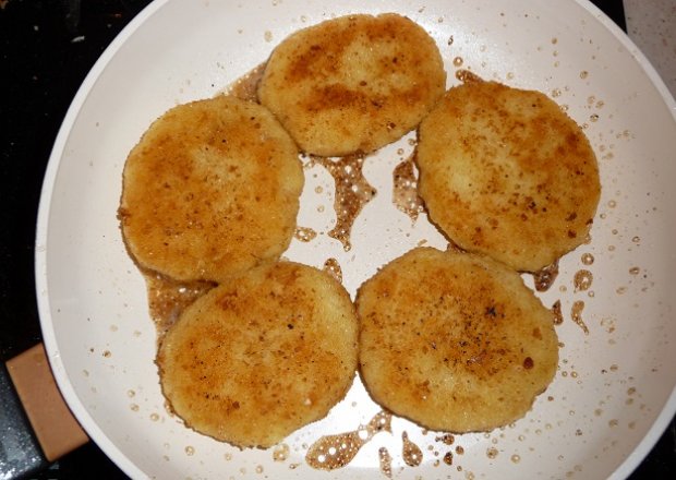 Fotografia przedstawiająca Anusiowe kotlety z ziemniaków.