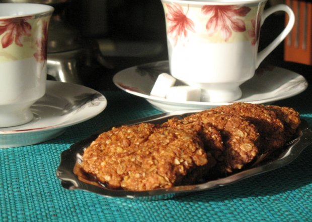 Fotografia przedstawiająca Anzac Biscuits - ciasteczka owsiane