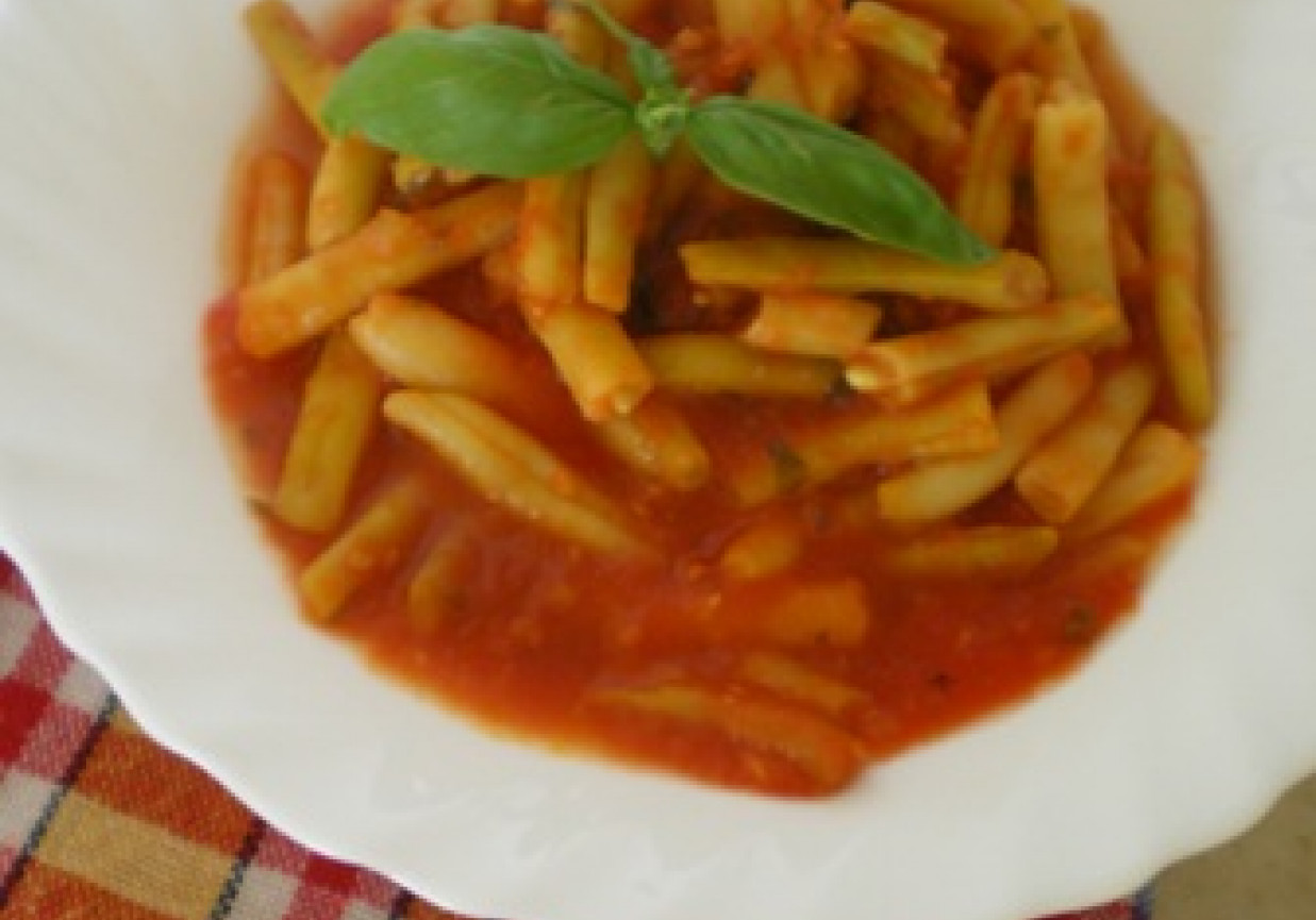 Aromatyczna fasolka w pomidorach foto