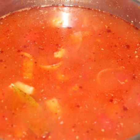 Krok 5 - Aromatyczna pomidorówka z bazylią foto