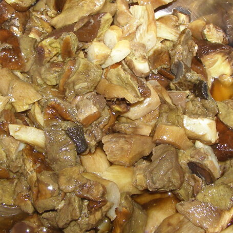 Krok 1 - Aromatyczna zupa grzybowa z prawdziwków z makaronem foto