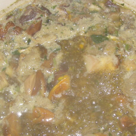Krok 2 - Aromatyczna zupa grzybowa z prawdziwków z makaronem foto