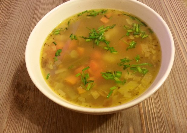 Fotografia przedstawiająca Aromatyczna zupa jarzynowa