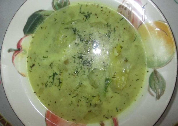 Fotografia przedstawiająca Aromatyczna zupa wiosenno-letnia