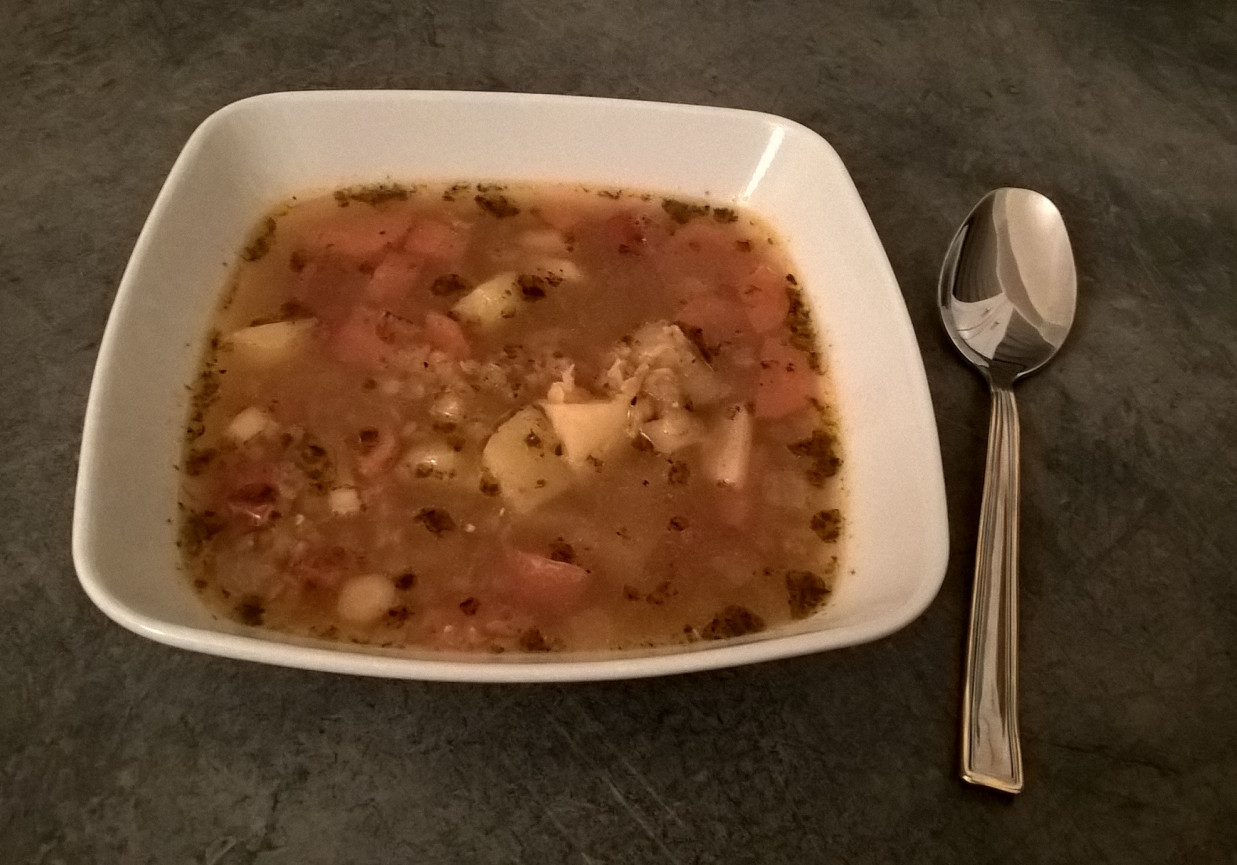Aromatyczna zupa z czerwoną soczewicą foto