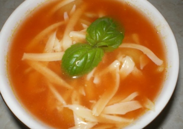 Fotografia przedstawiająca Aromatyczna zupa z pomidorów