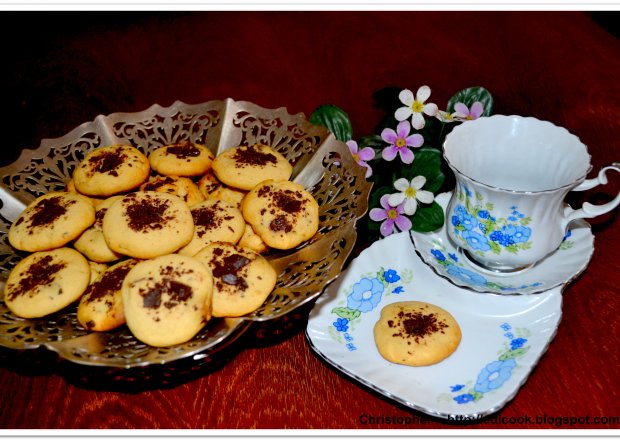 Fotografia przedstawiająca Aromatyczne ciasteczka czekoladowo-kardamonowe