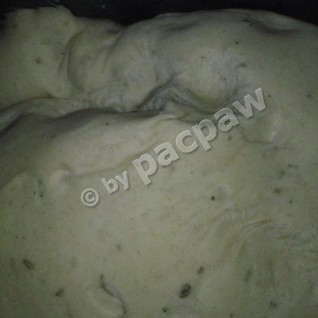 Krok 5 - Aromatyczne ciasto do pizzy o posmaku rozmarynowym foto