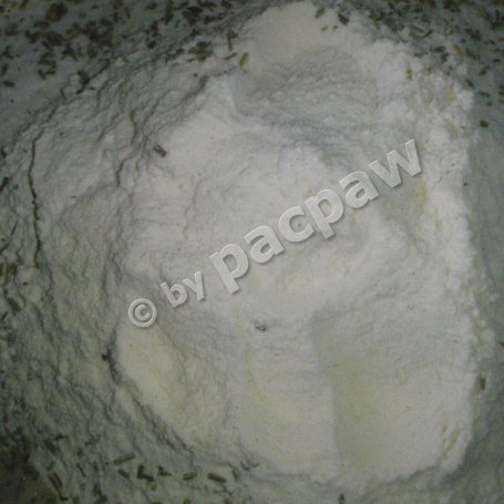 Krok 4 - Aromatyczne ciasto do pizzy o posmaku rozmarynowym foto