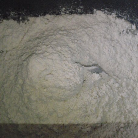 Krok 2 - Aromatyczne ciasto do pizzy o posmaku rozmarynowym foto