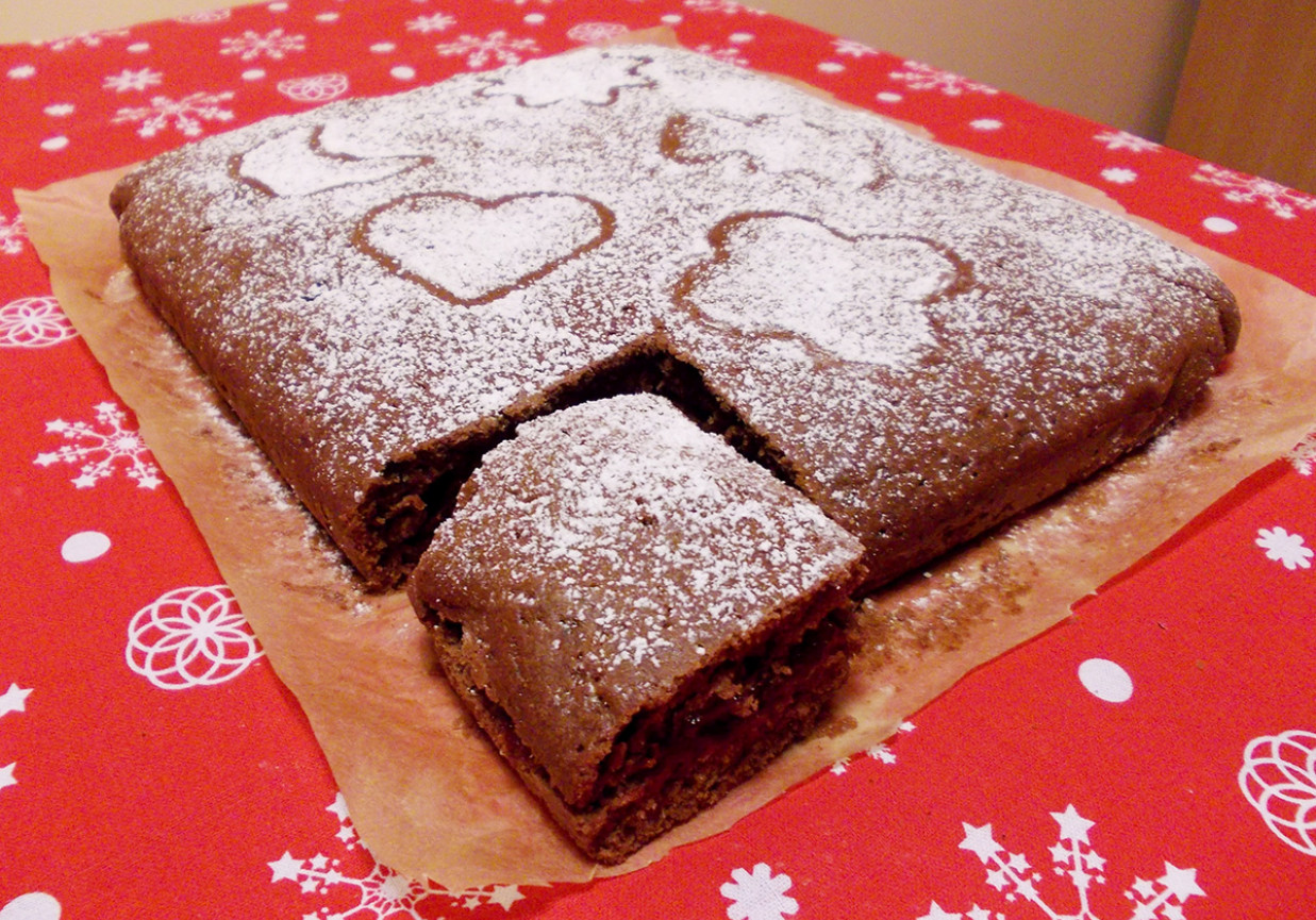 Aromatyczne ciasto kakaowe z konfiturą różaną foto