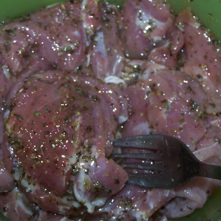 Krok 2 - Aromatyczne mięso na słodko, czyli karczek z grilla z borówką :) foto