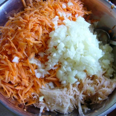 Krok 1 - Aromatyczne placuszki ziemniaczano-marchewkowe foto