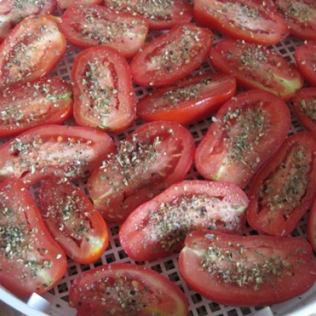 Krok 3 - Aromatyczne suszone pomidory w zalewie oliwnej foto
