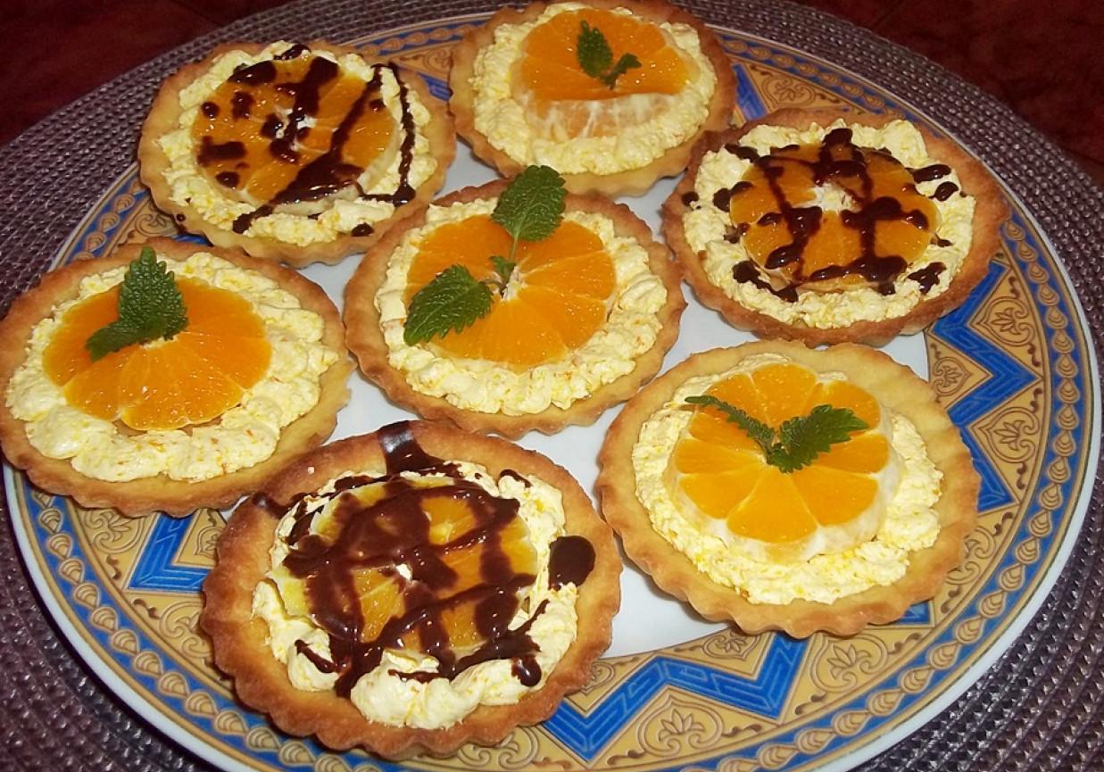 Aromatyczne tartaletki z kremem pomarańczowym foto