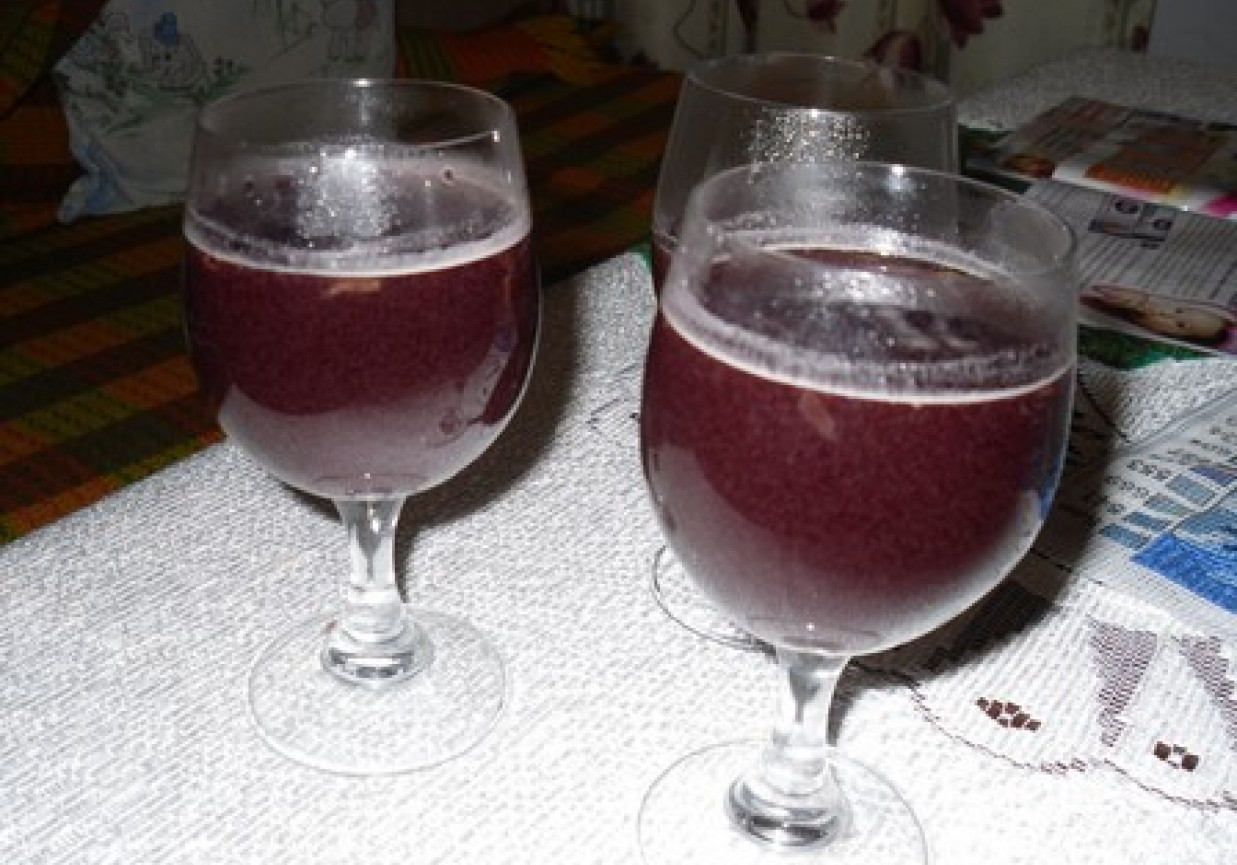 Aromatyczne wino na chłodne wieczory foto