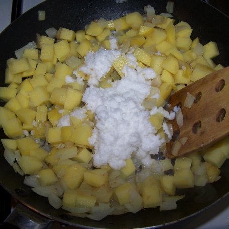 Krok 2 - Aromatyczne ziemniaki curry (po indyjsku) foto