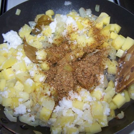 Krok 3 - Aromatyczne ziemniaki curry (po indyjsku) foto