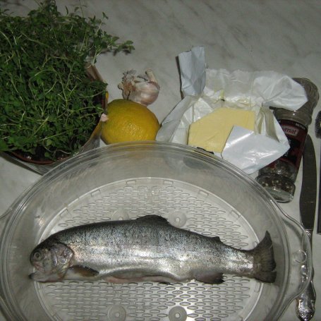 Krok 1 - Aromatyczny pstrąg z tymiankiem z pieczonymi ziemniaczkami. foto