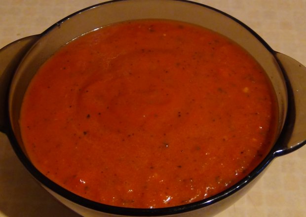 Fotografia przedstawiająca Aromatyczny sos pomidorowy