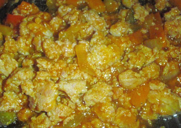 Fotografia przedstawiająca Aromatyczny sos z mięsem