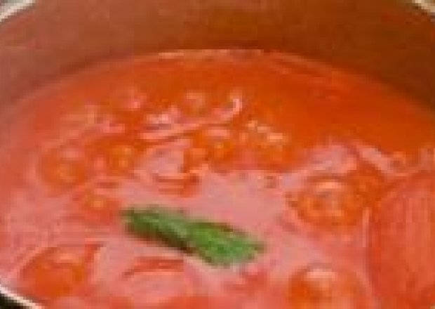 Aromatyczny włoski sos pomidorowy foto