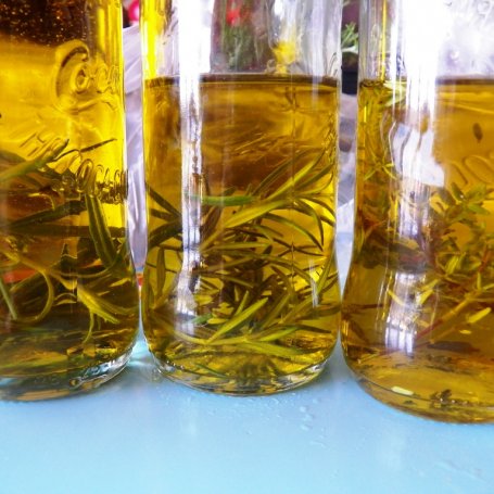 Krok 2 - Aromatyzowane oliwy ziołowe foto